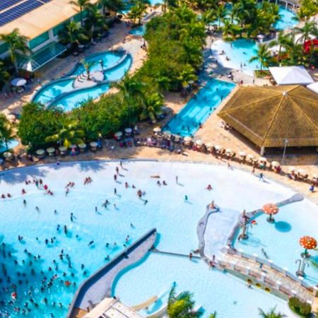 Apto Completo Com Parque Aquatico 24 Horas Lacqua Diroma Caldas Novas Εξωτερικό φωτογραφία